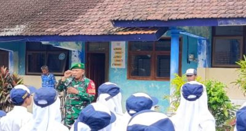 “Meneguhkan Semangat Sumpah Pemuda Melalui Sinergi Sekolah dan TNI: Kolaborasi SMP Negeri 4 Ampelgading Satu Atap dengan Koramil 0818/17 Ampelgading”